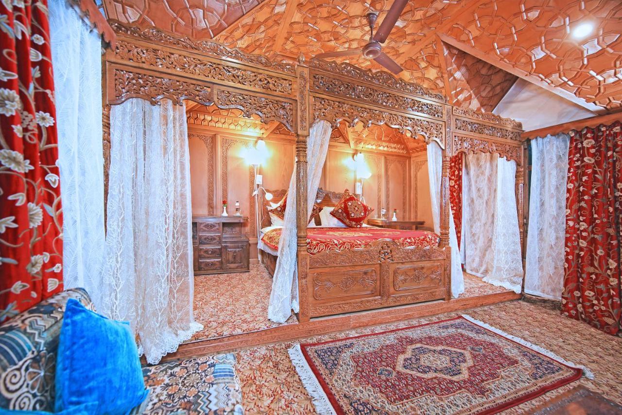 מלון Srīnagar Kolu Group Of Houseboats מראה חיצוני תמונה