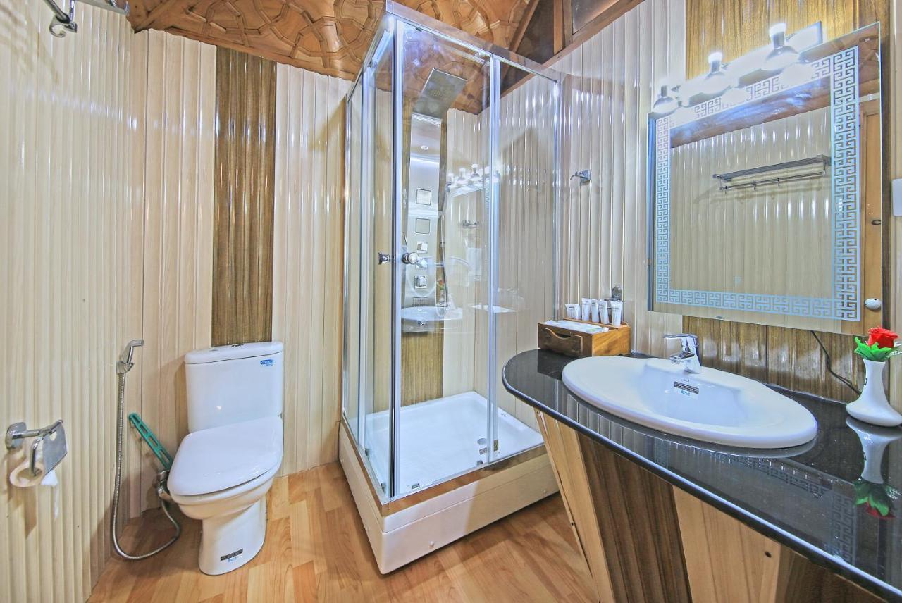 מלון Srīnagar Kolu Group Of Houseboats מראה חיצוני תמונה